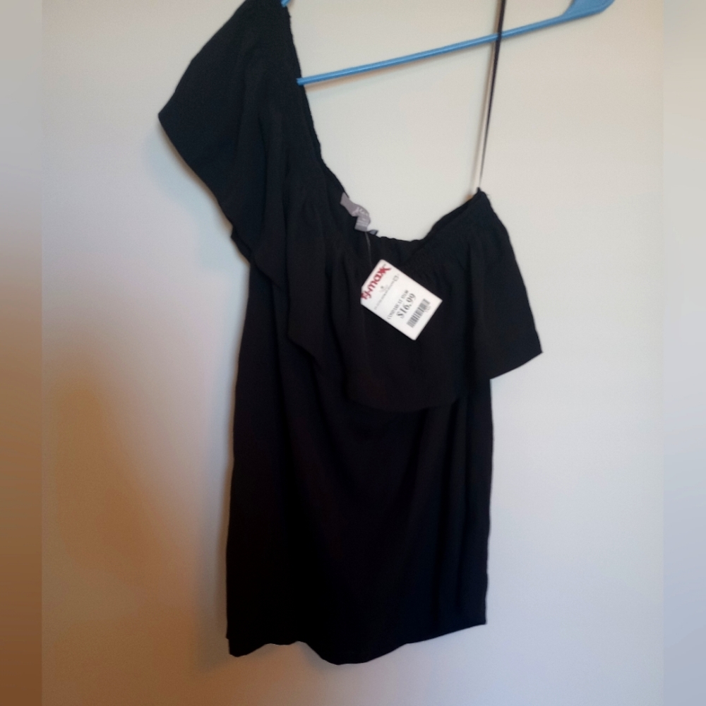 NWT Marled Women's Size Medium Black One Shoulder Top B1